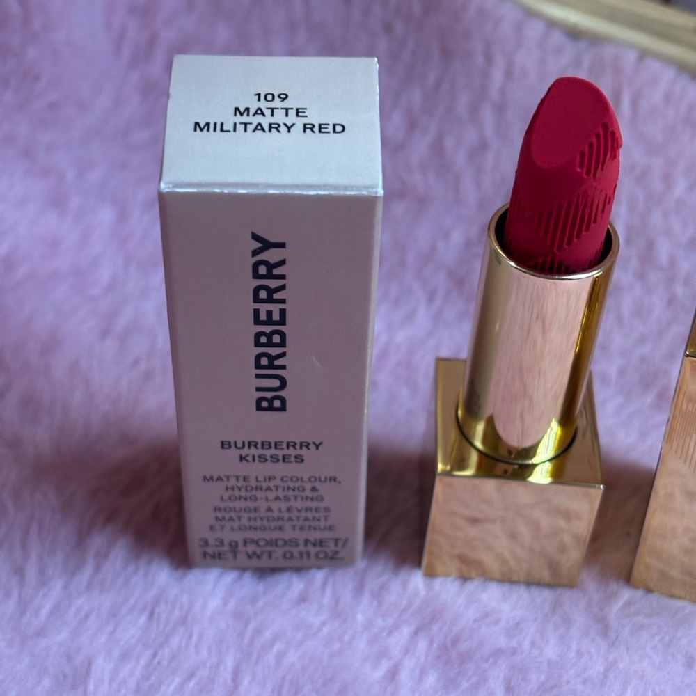 Burberry Kisses Matte Lipstick - Picture 4 of 4